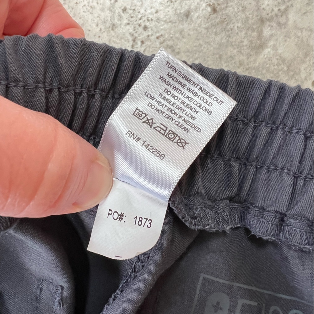 FIGS Yola Skinny Scrub Pants in Charcoal Grey (PO# 1873), size XS/T - Picture 9 of 9